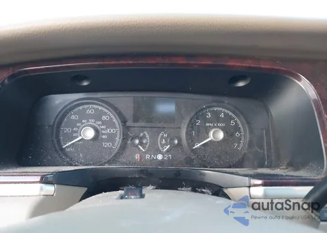 2007 Lincoln Town Car Signature Limited из США, поврежденный, VIN 1LNHM82W07Y614464